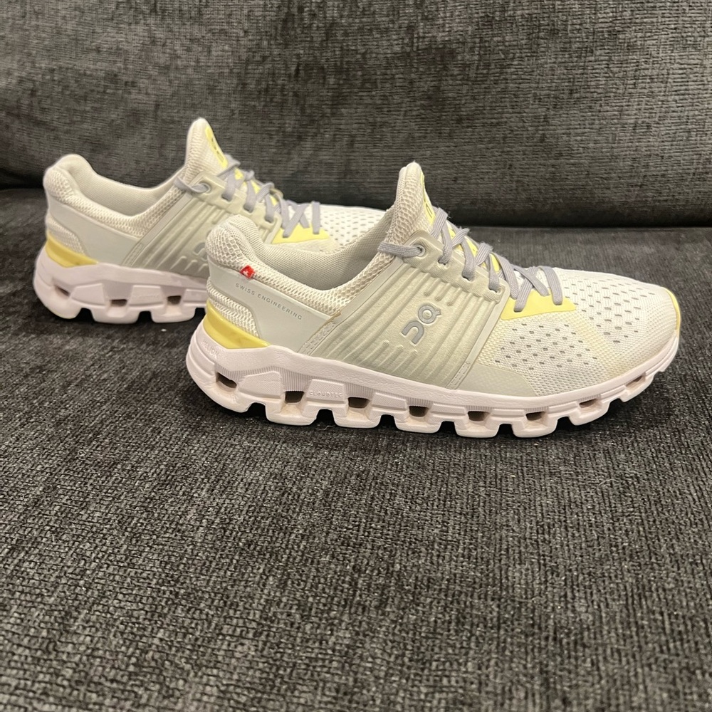 On Running Women's Sneakers in Light Gray and Pale Yellow - Picture 4 of 9